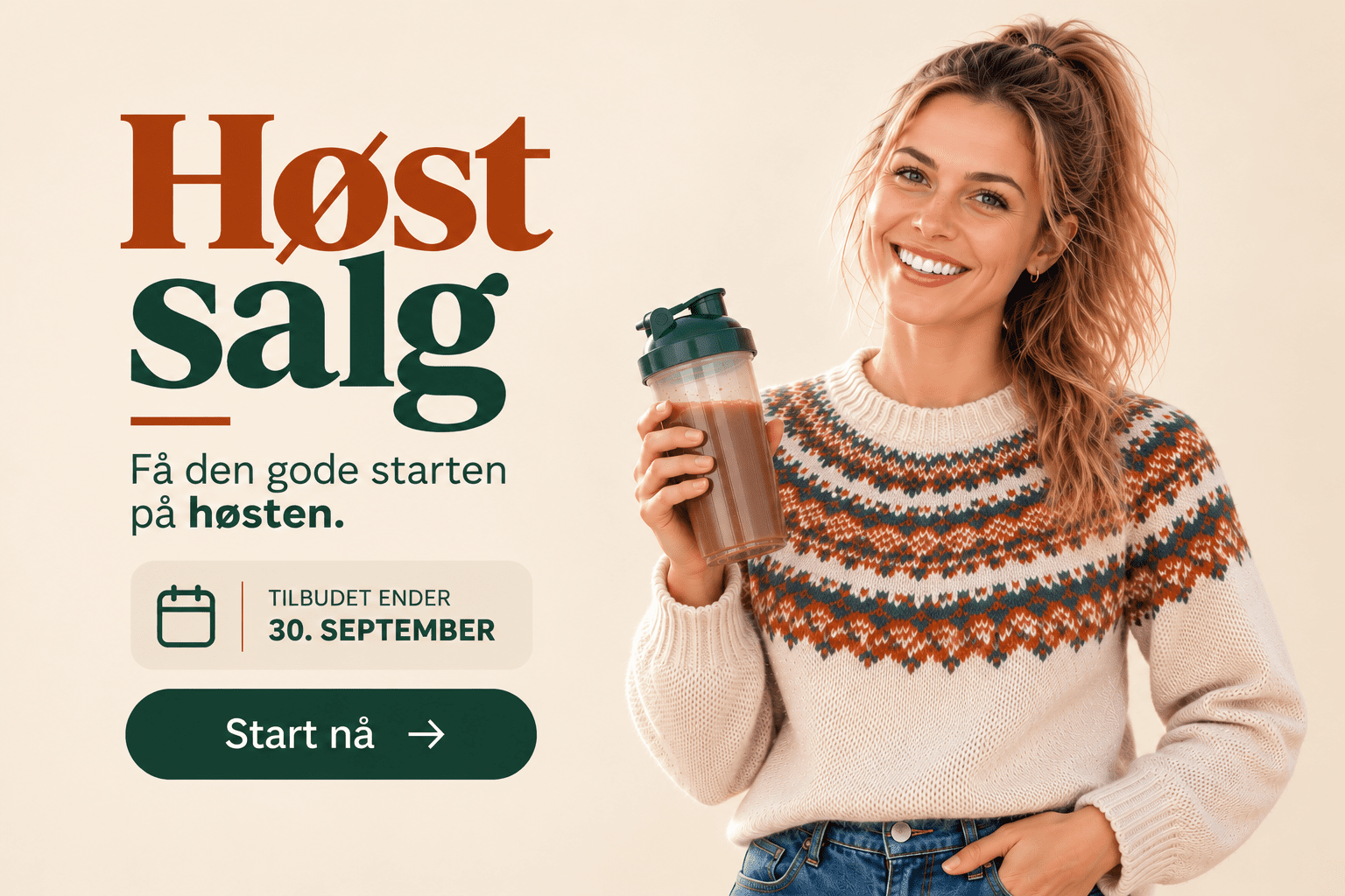 Smilende kvinne holder en shaker med sjokoladeshake under August-salget